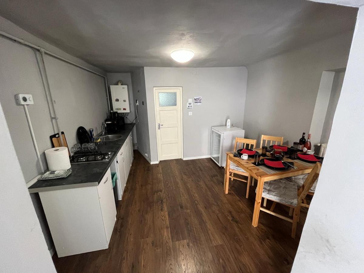 Grey House Apartment Брашов Екстериор снимка