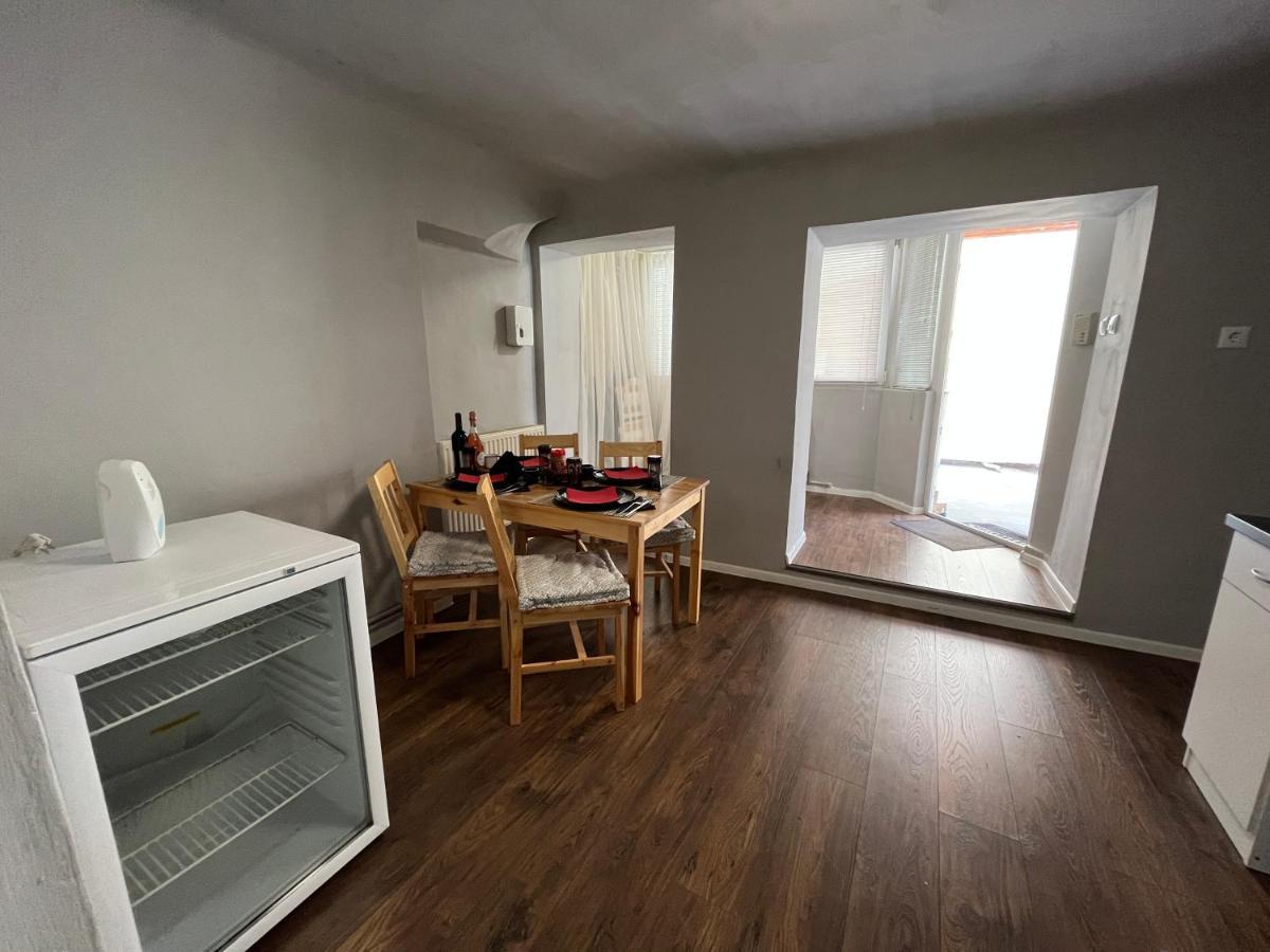 Grey House Apartment Брашов Екстериор снимка