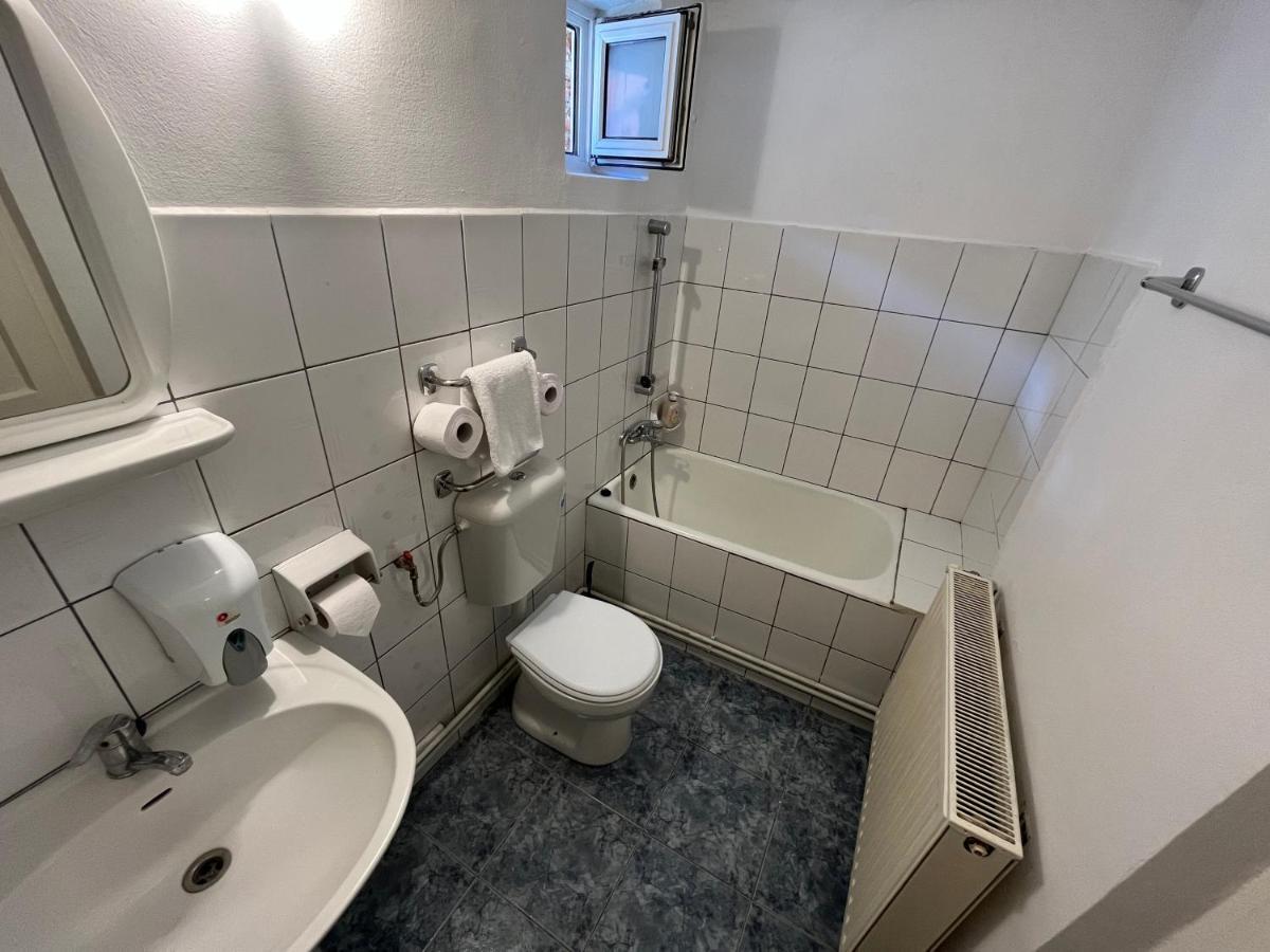 Grey House Apartment Брашов Екстериор снимка