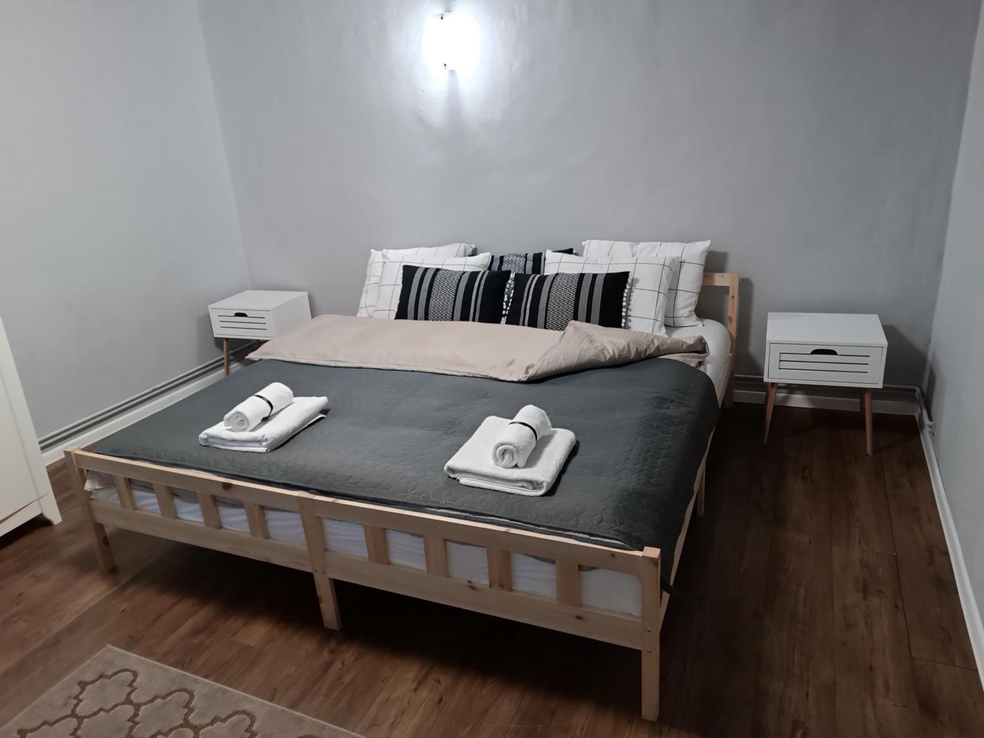 Grey House Apartment Брашов Екстериор снимка