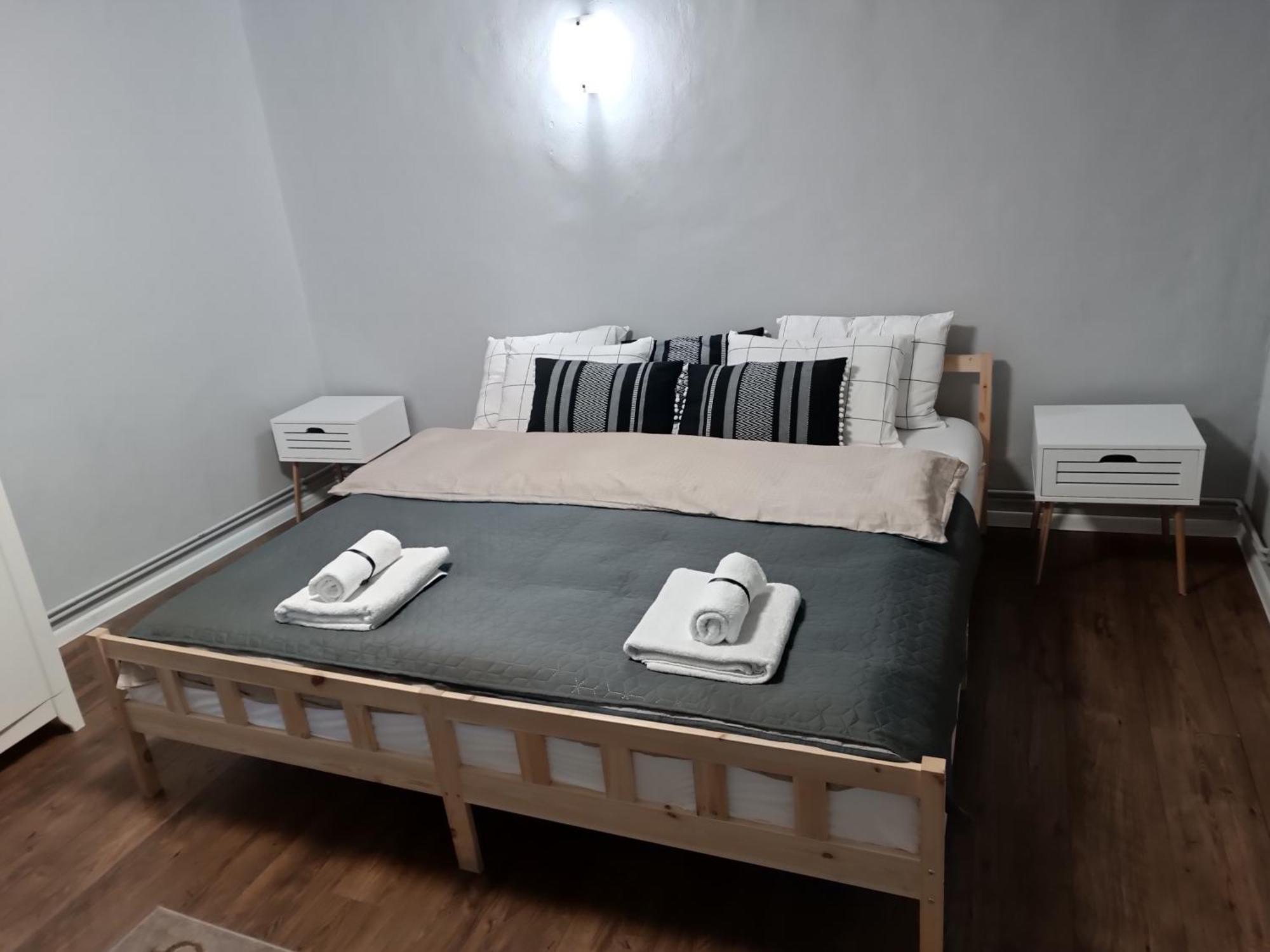 Grey House Apartment Брашов Екстериор снимка